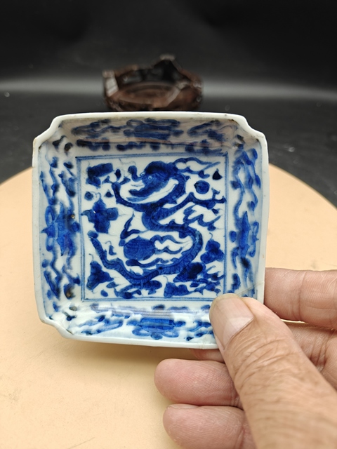 古玩陶瓷四方倭角龍紋青花盤真品鑒賞圖