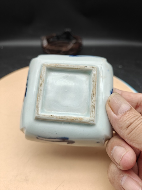 古玩陶瓷四方倭角龍紋青花盤真品鑒賞圖