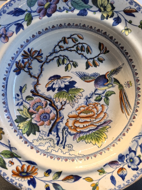 古玩陶瓷斗彩花鳥紋葵口盤真品鑒賞圖