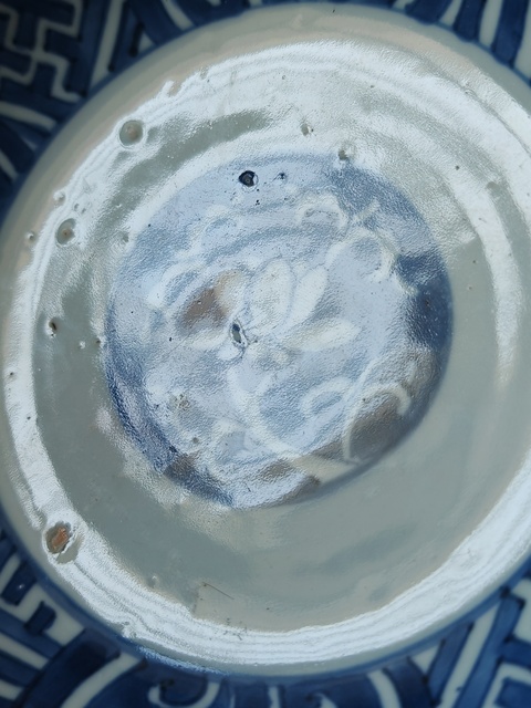 古玩陶瓷青花留白花卉紋盤真品鑒賞圖