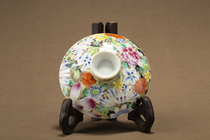古玩陶瓷民國(guó)·粉彩百花不落地紋蓋碗真品鑒賞圖
