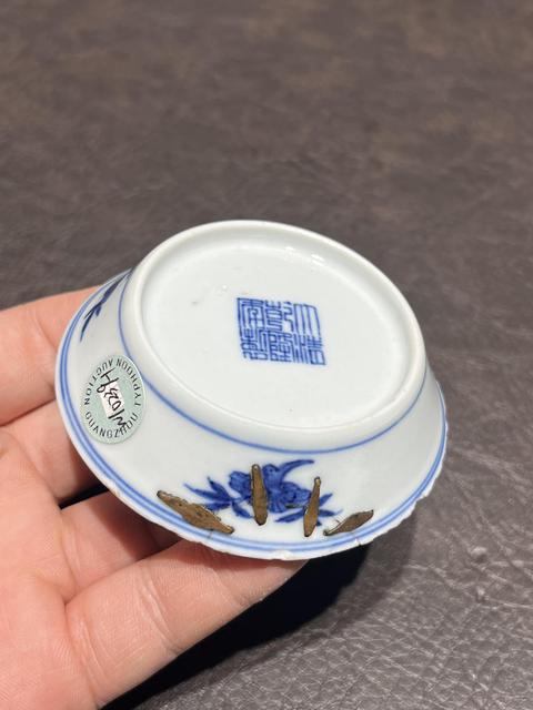 古玩陶瓷清乾隆 青花纏枝花卉紋小碟真品鑒賞圖