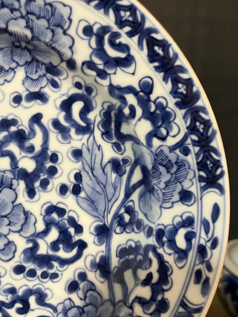 古玩陶瓷青花花卉紋折沿盤真品鑒賞圖