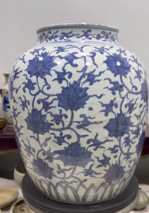 古玩陶瓷青花纏枝花卉紋罐真品鑒賞圖