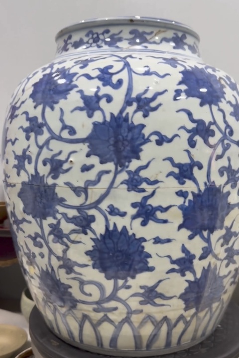 古玩陶瓷青花纏枝花卉紋罐真品鑒賞圖