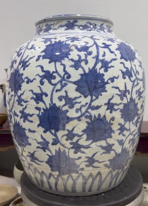 古玩陶瓷青花纏枝花卉紋罐真品鑒賞圖