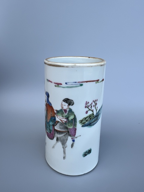 古玩陶瓷人物紋粉彩筆筒真品鑒賞圖