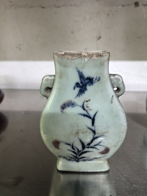 古玩陶瓷豆青釉青花釉里紅花鳥(niǎo)紋尊真品鑒賞圖