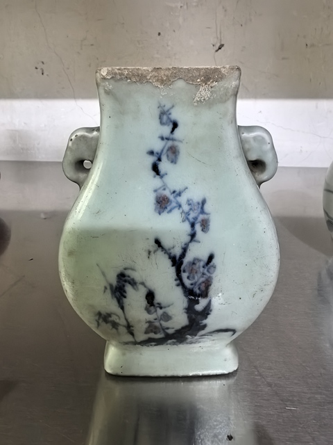 古玩陶瓷豆青釉青花釉里紅花鳥(niǎo)紋尊真品鑒賞圖
