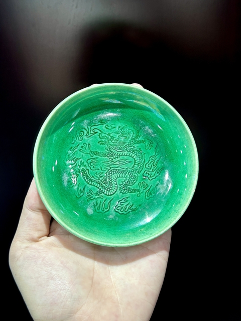 古玩陶瓷綠釉龍紋盤真品鑒賞圖