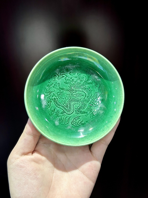 古玩陶瓷綠釉龍紋盤真品鑒賞圖