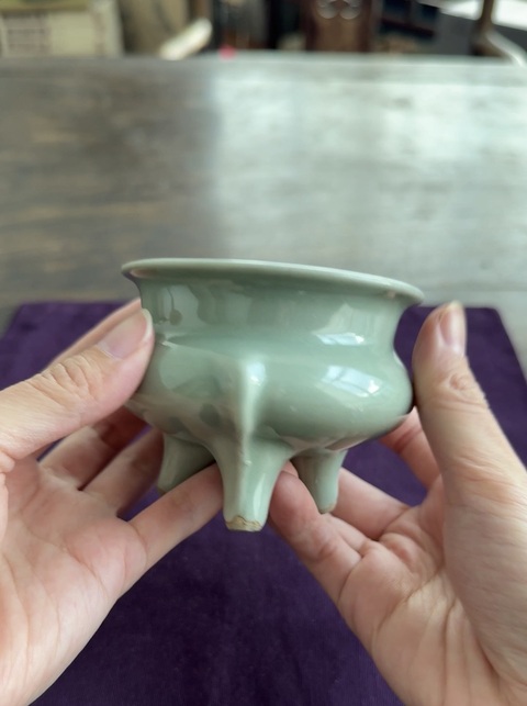 古玩陶瓷龍泉三足鬲式爐真品鑒賞圖