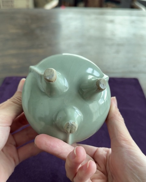 古玩陶瓷龍泉三足鬲式爐真品鑒賞圖