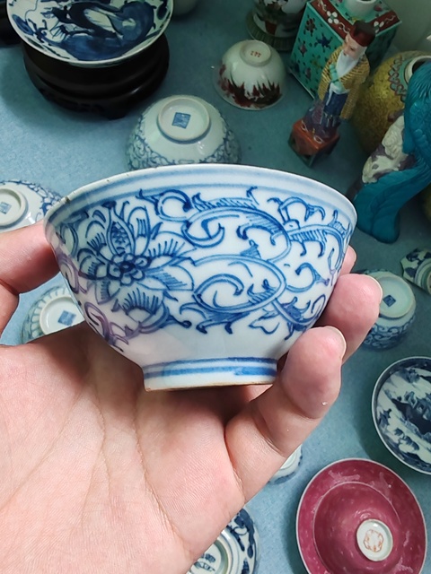 古玩陶瓷清中期青花纏枝花卉紋茶圓拍賣,當前價格880元