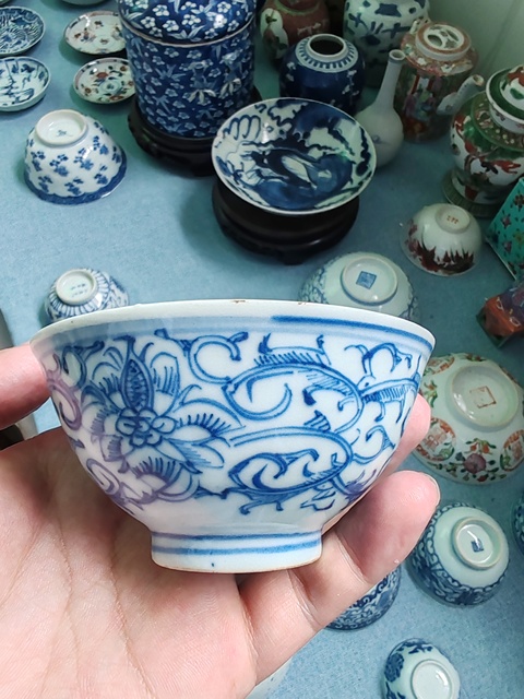 古玩陶瓷清中期青花纏枝花卉紋茶圓拍賣,當前價格880元