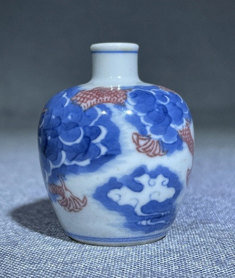 古玩陶瓷青花釉里紅龍紋鼻煙壺真品鑒賞圖
