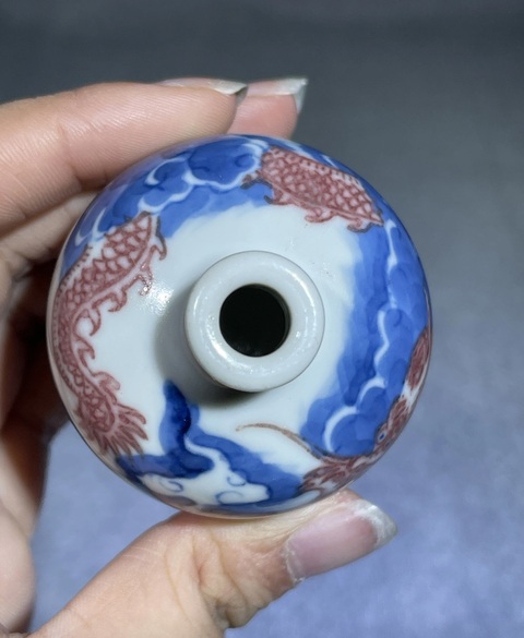 古玩陶瓷青花釉里紅龍紋鼻煙壺真品鑒賞圖