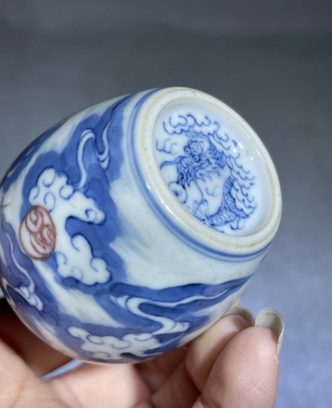 古玩陶瓷青花釉里紅龍紋鼻煙壺真品鑒賞圖