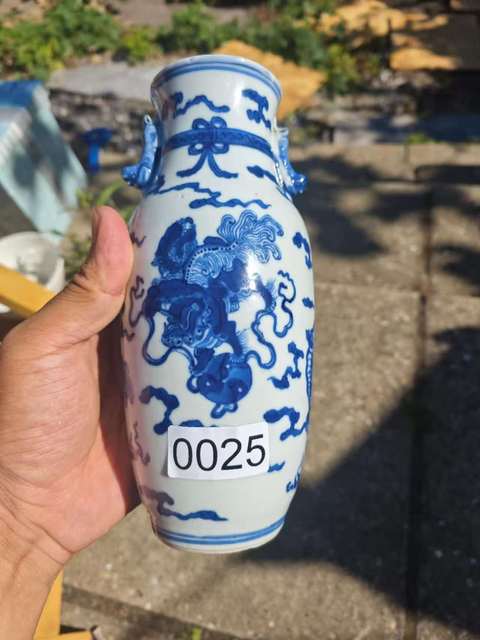 古玩陶瓷青花五世同堂圖獅耳瓶真品鑒賞圖
