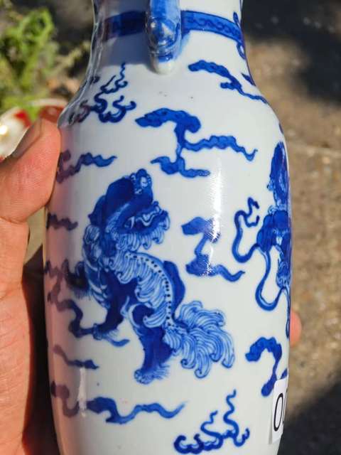 古玩陶瓷青花五世同堂圖獅耳瓶真品鑒賞圖