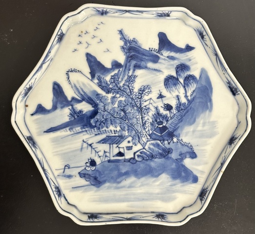 古玩陶瓷清晚期 青花山水紋六方茶盤真品鑒賞圖