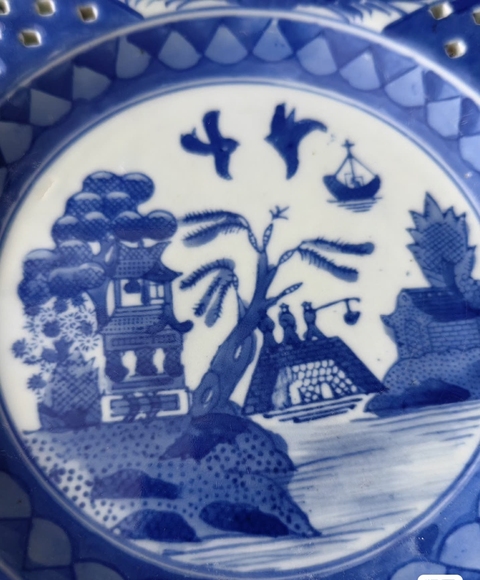 古玩陶瓷青花盤真品鑒賞圖