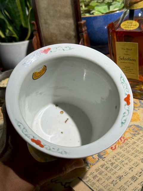 古玩陶瓷花卉紋粉彩花盆真品鑒賞圖