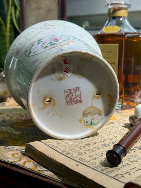 古玩陶瓷花卉紋粉彩花盆真品鑒賞圖