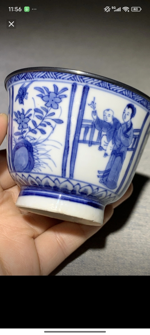 古玩陶瓷仕女嬰戲紋青花杯真品鑒賞圖
