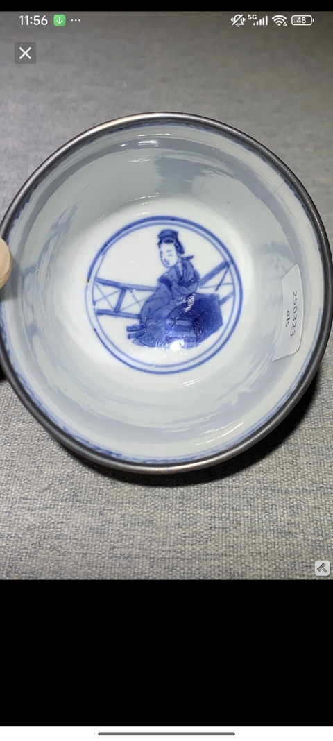 古玩陶瓷仕女嬰戲紋青花杯真品鑒賞圖