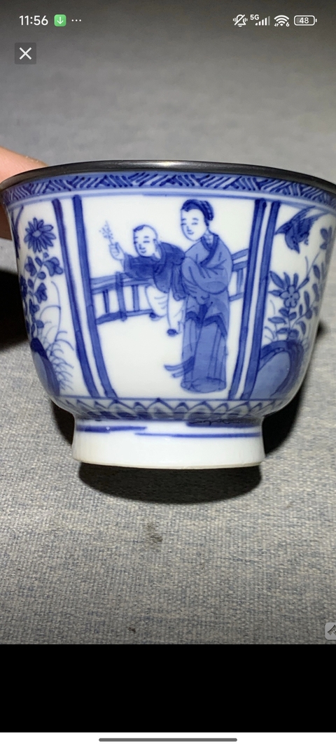 古玩陶瓷仕女嬰戲紋青花杯真品鑒賞圖