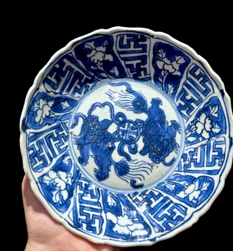 古玩陶瓷飄帶繡球獅子紋盤真品鑒賞圖