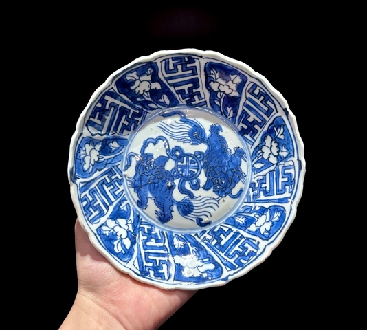 古玩陶瓷飄帶繡球獅子紋盤真品鑒賞圖