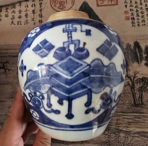 古玩陶瓷清康熙?青花留白冰梅紋開光博古圖罐拍賣,當(dāng)前價(jià)格6800元
