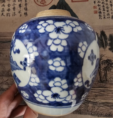古玩陶瓷清康熙?青花留白冰梅紋開光博古圖罐拍賣,當(dāng)前價(jià)格6800元