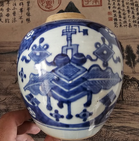 古玩陶瓷清康熙?青花留白冰梅紋開光博古圖罐拍賣,當(dāng)前價(jià)格6800元