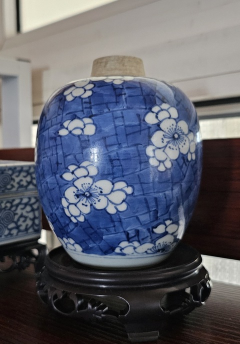 古玩陶瓷康熙冰梅紋罐真品鑒賞圖