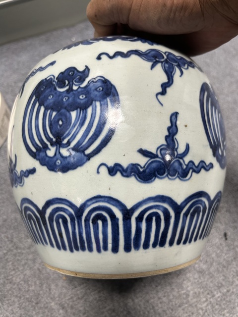 古玩陶瓷團鶴紋青花罐真品鑒賞圖