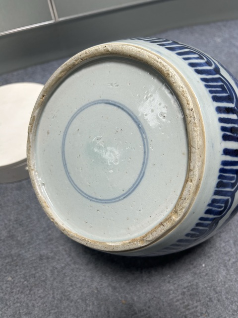古玩陶瓷團鶴紋青花罐真品鑒賞圖