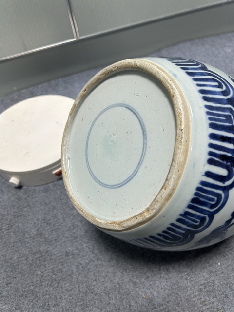 古玩陶瓷團鶴紋青花罐真品鑒賞圖
