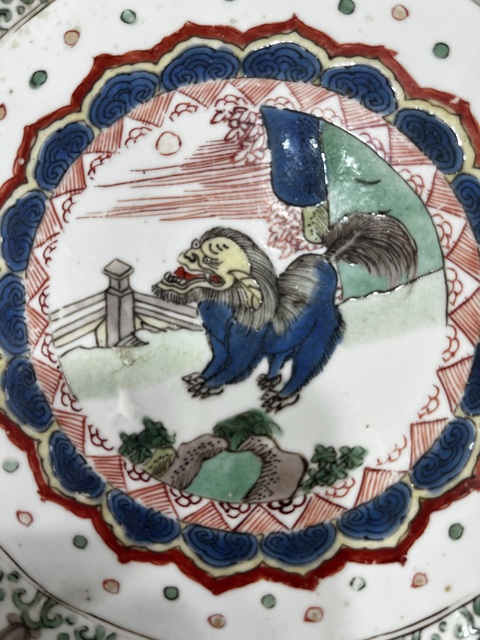 古玩陶瓷五彩獅紋盤真品鑒賞圖