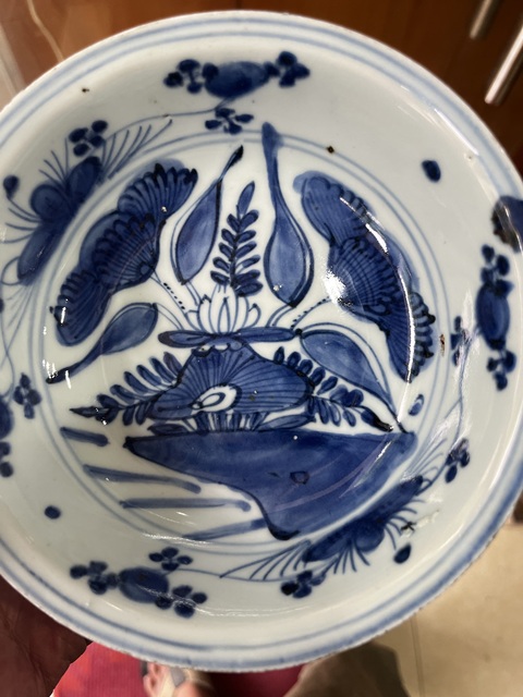 古玩陶瓷花卉紋青花盤真品鑒賞圖