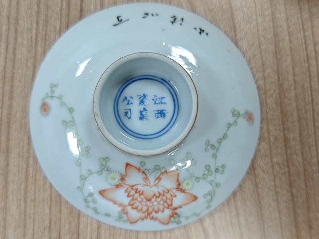 古玩陶瓷民國粉彩花卉紋蓋碗真品鑒賞圖