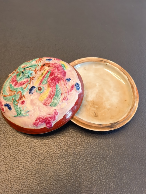 古玩陶瓷粉彩堆塑龍鳳紋印盒真品鑒賞圖