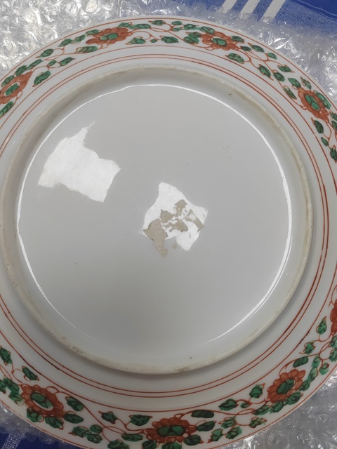 古玩陶瓷日本江戶紅綠彩花卉紋盤真品鑒賞圖