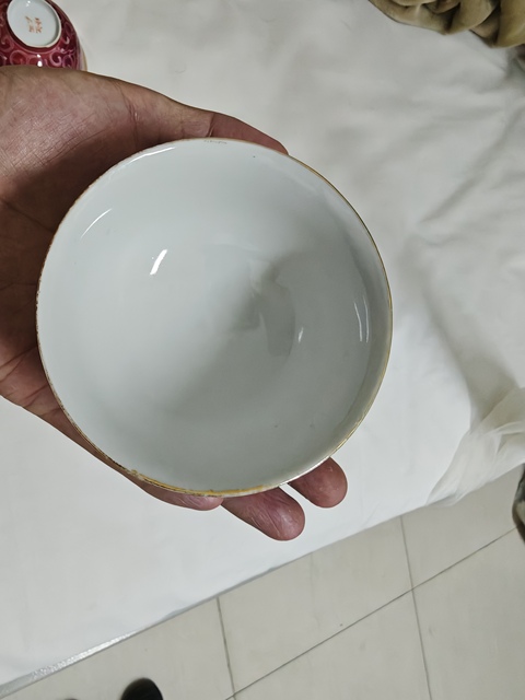 古玩陶瓷胭脂地花卉紋茶圓真品鑒賞圖