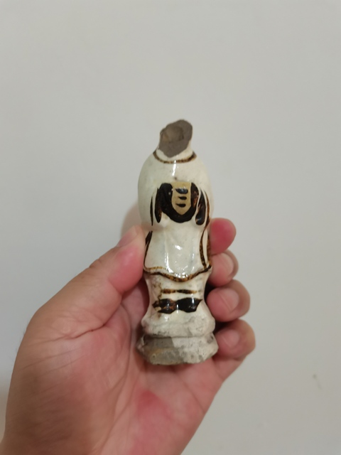 古玩陶瓷磁州窯白地褐彩捧爐俑拍賣,當前價格0元