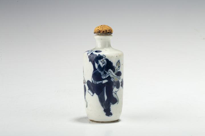 古玩陶瓷清中晚·青花釉里紅鐘馗人物紋鼻煙壺真品鑒賞圖