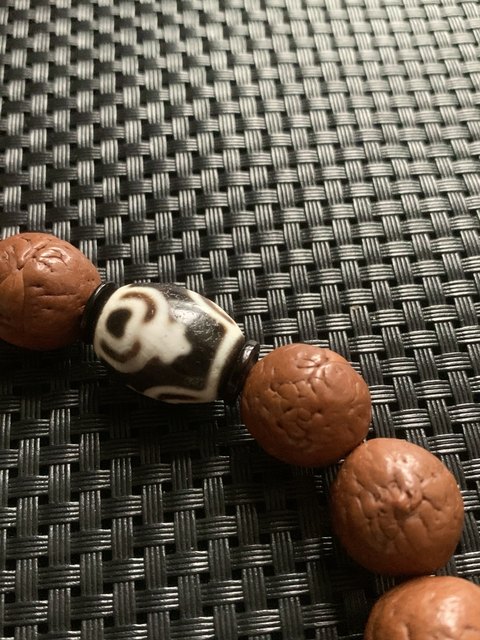 古玩玉器翡翠珠配菩提手持真品鑒賞圖