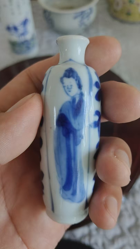 古玩陶瓷青花瓶真品鑒賞圖